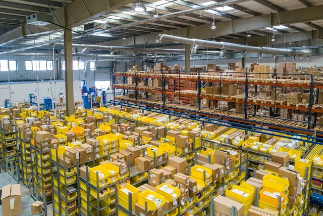 Commercial distribution boxes